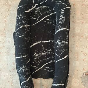 DockATot Deluxe - Black
Marble